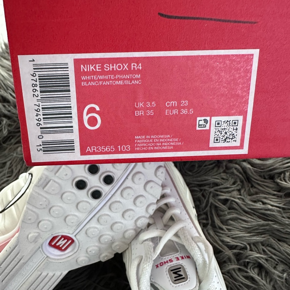 Nike Shox R4 - Picture 9 of 12